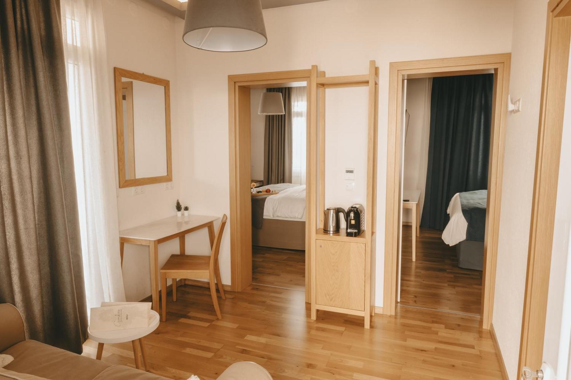 Giardino High Living Apartment Drama